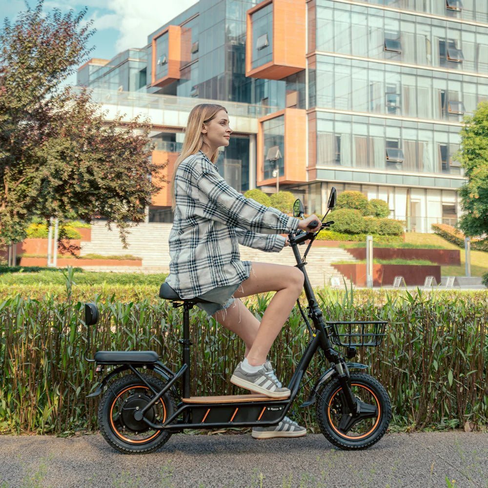 Electric scooters with integrated saddle – comfortable, practical and popular | Wheelyshop