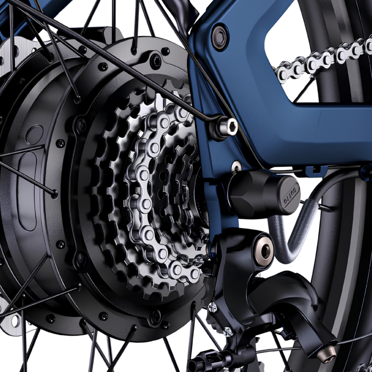 ENGWE O20 Boost, close-up of the rear hub with cassette, chain and derailleur by the blue frame