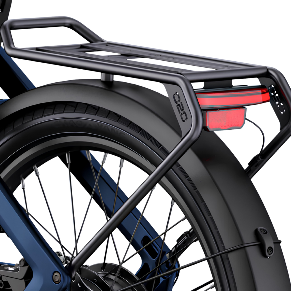 ENGWE O20 Boost, close-up of the black rear rack, red rear light and rear mudguard