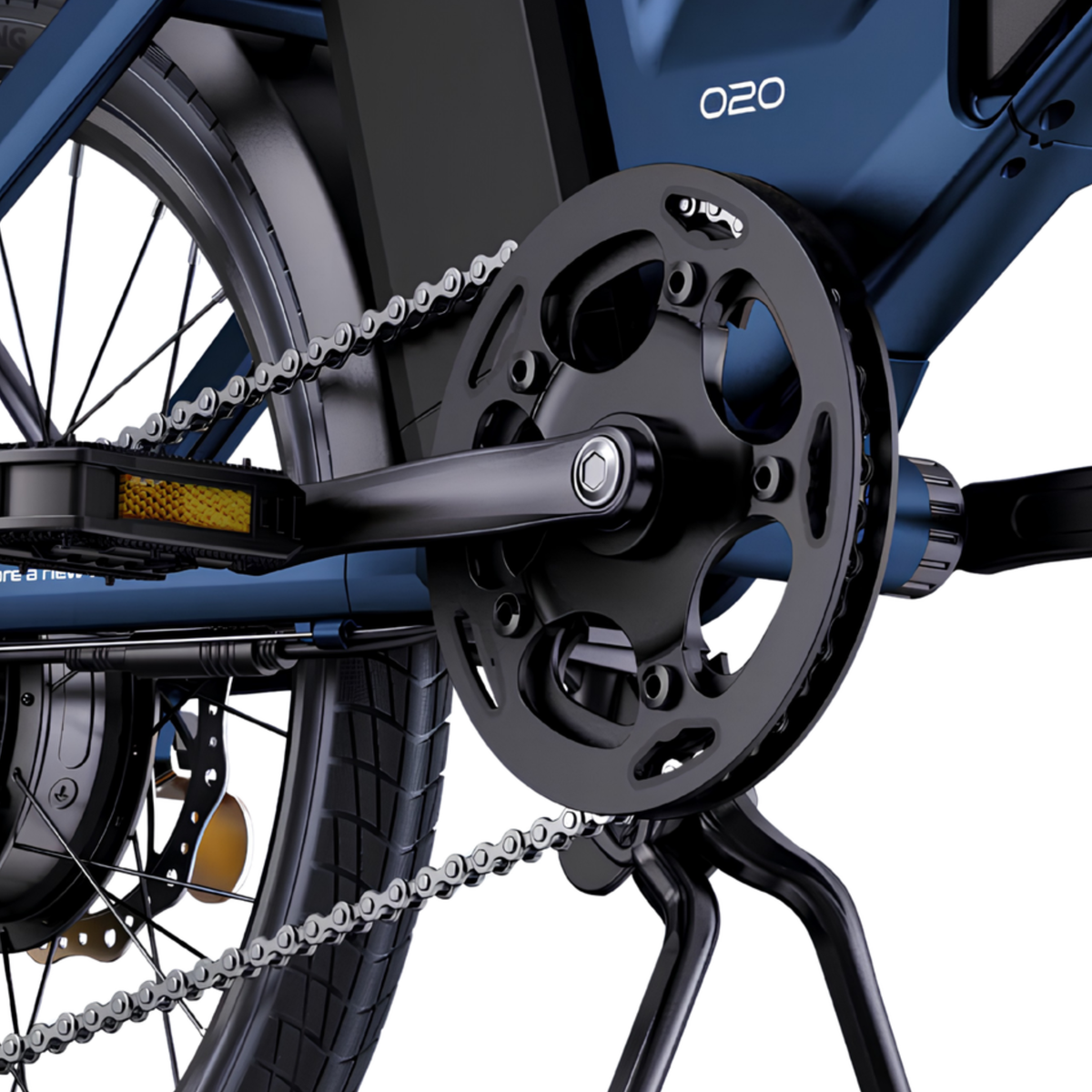 ENGWE O20 Boost, close-up of the blue frame section with black chainring guard, crank arm, pedal, chain and kickstand