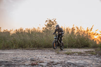 Person riding the LOOKROAD L20 fat-tyre e-bike on a grassy field
