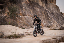 Person riding the LOOKROAD L20 fat-tyre e-bike on sandy ground