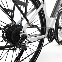 OneSport OT12 Pro, close-up of the rear wheel, cassette, rear derailleur and chain