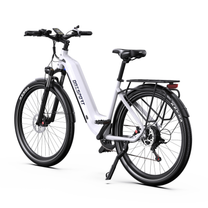 OneSport WT05 white e-bike, rear three-quarter view with handlebar display, rear rack, rear light and kickstand