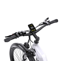 OneSport WT05 close-up of handlebar with display, button pad and gear shifter, seen from diagonally above
