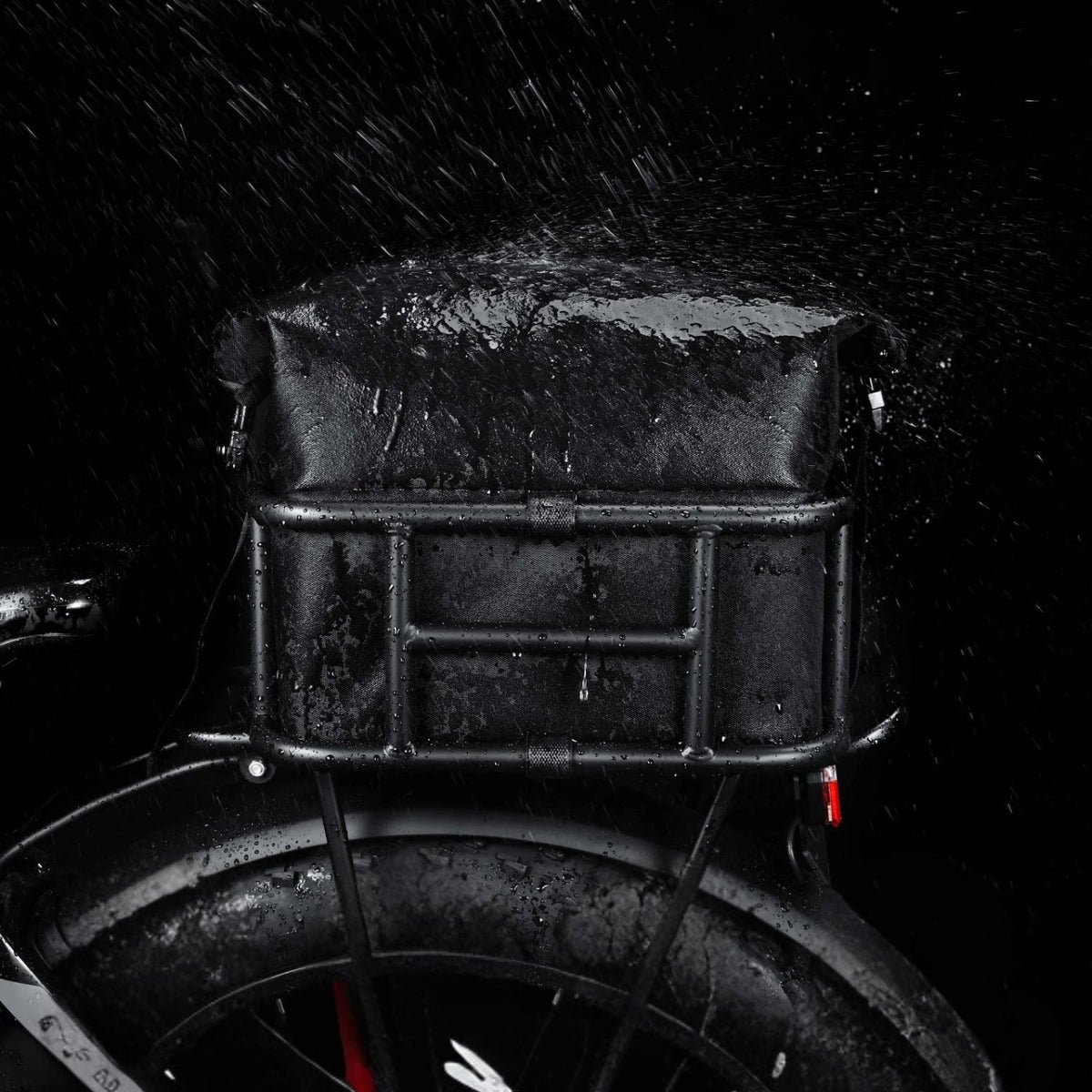 Rear basket for electric bike with water splashes