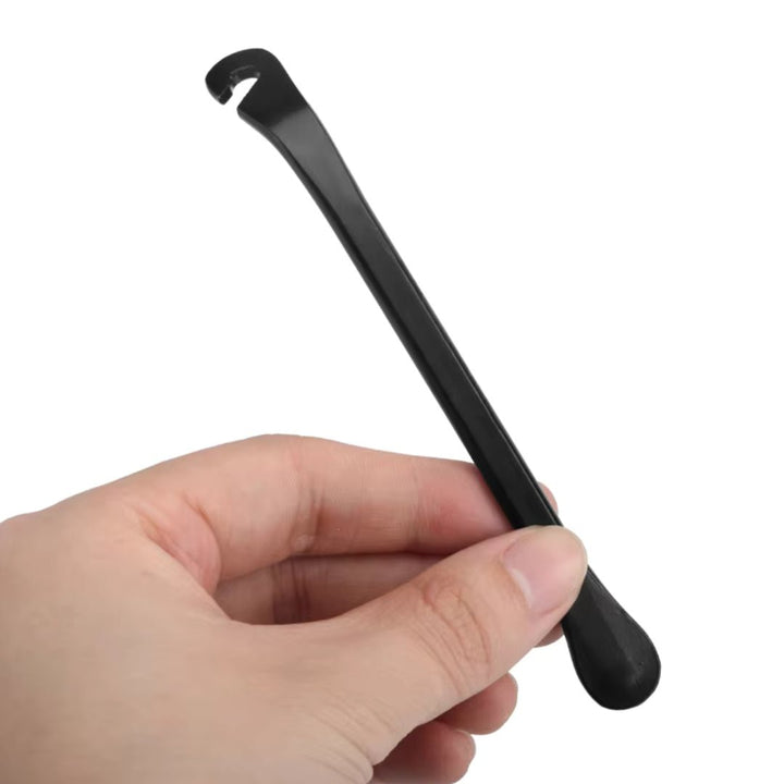 Curved tyre levers (3-pack) held in the hand