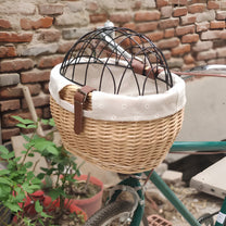 Pet bicycle basket Classic Edition on a bicycle outdoors