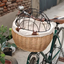 Pet bicycle basket Classic Edition on the bicycle, angled view