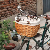 Pet bicycle basket Classic Edition on a bicycle, side view