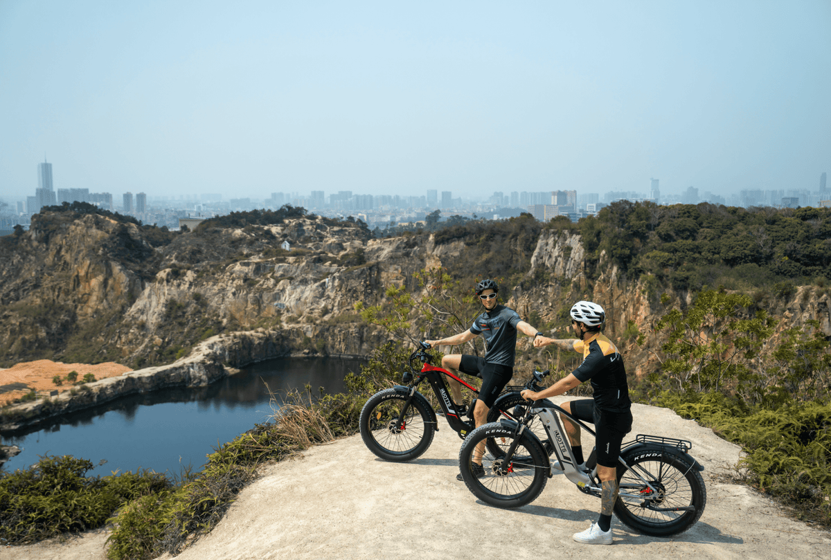 Two riders with the Duotts F26 fat-tyre e-bike