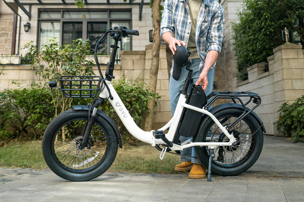 Man standing with the DYU C9 folding e-bike in the city