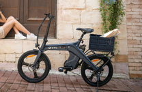 DYU T1 folding e-bike seen from the side in the city