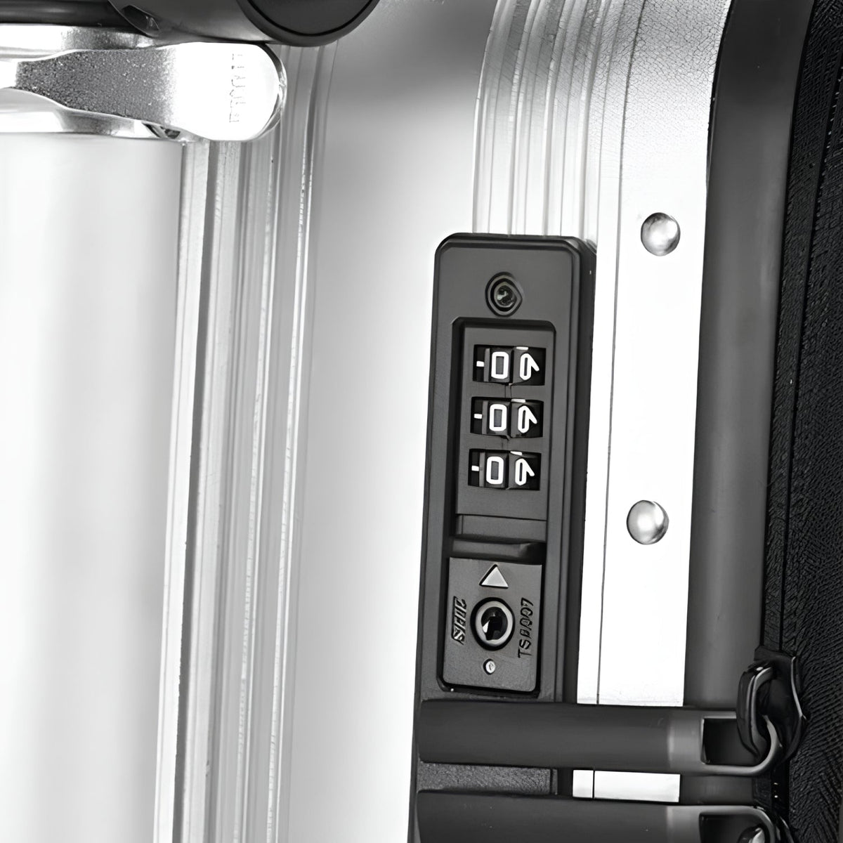 Combination lock of the AeroDrive Edition electric ride-on suitcase