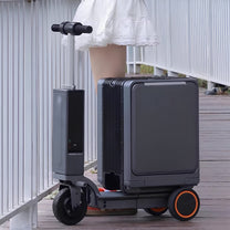Person standing with the Urban Move Edition electric ride-on suitcase in black