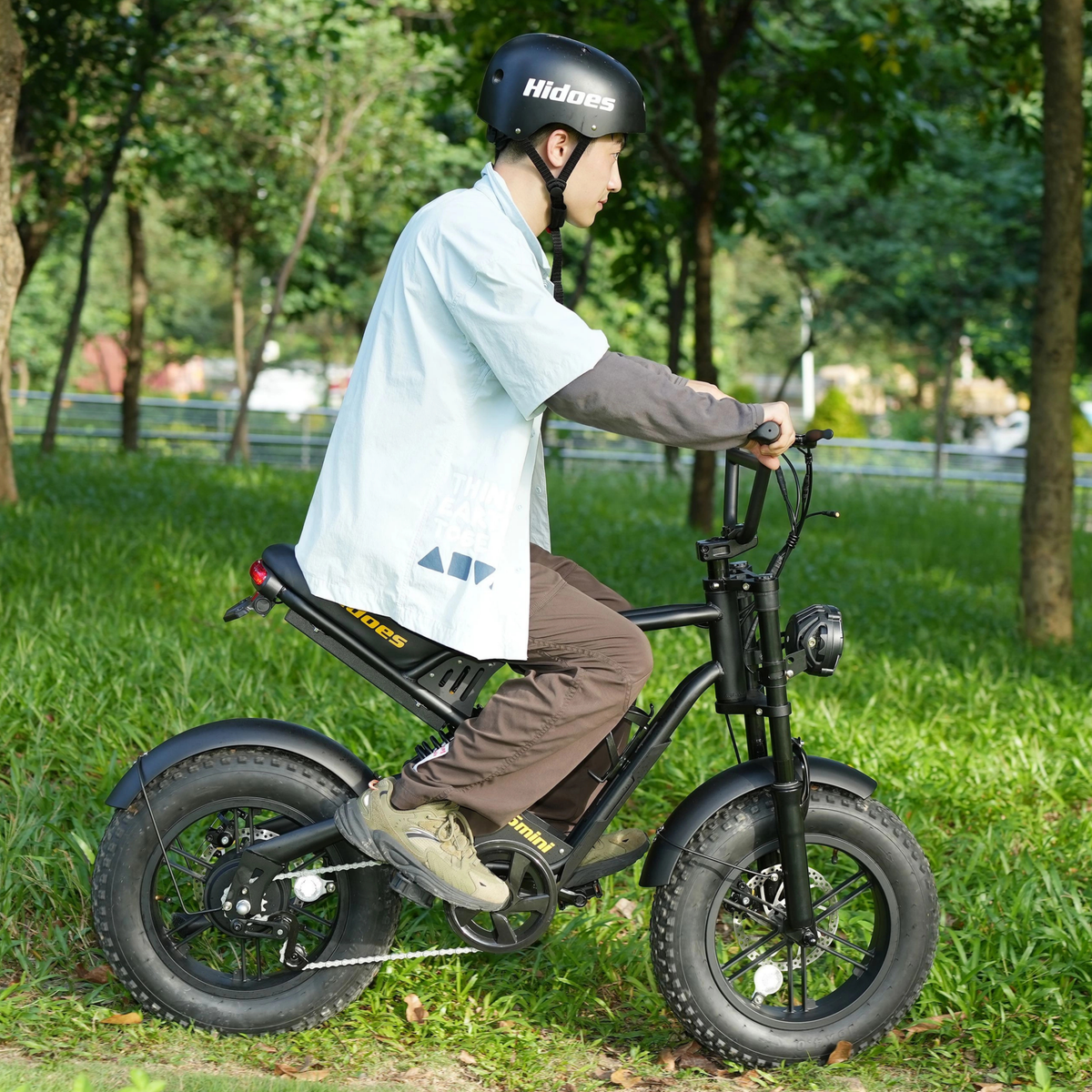 Man riding the Hidoes B6 Mini fat-tyre e-bike in a park