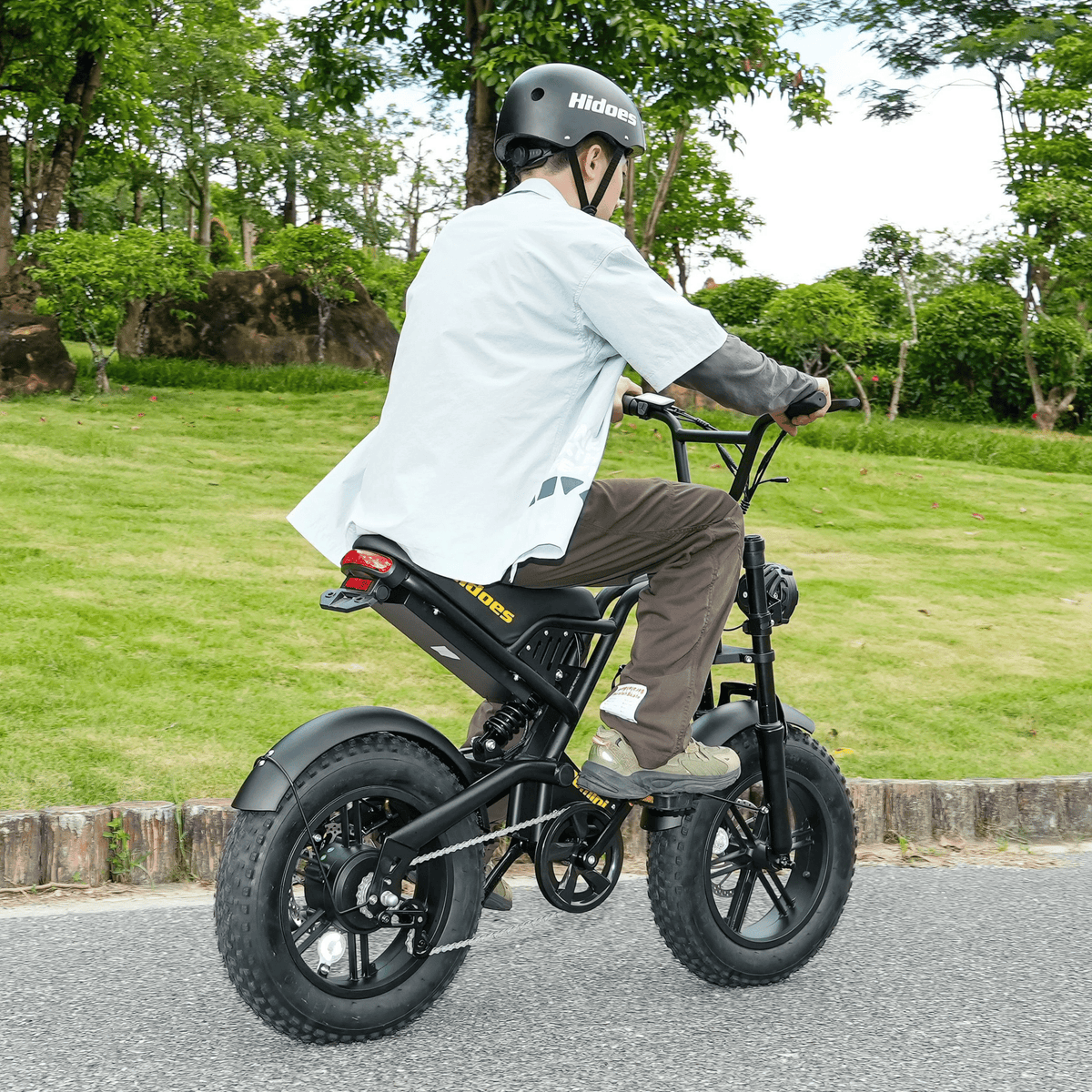 Man riding the Hidoes B6 Mini fat-tyre e-bike in a park
