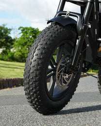Close-up of the Hidoes B6 Mini tyre
