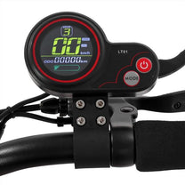 Close-up of the KAABO MANTIS 10 Plus display