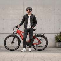 Man standing with the KOOLUX X3 e-bike in the city