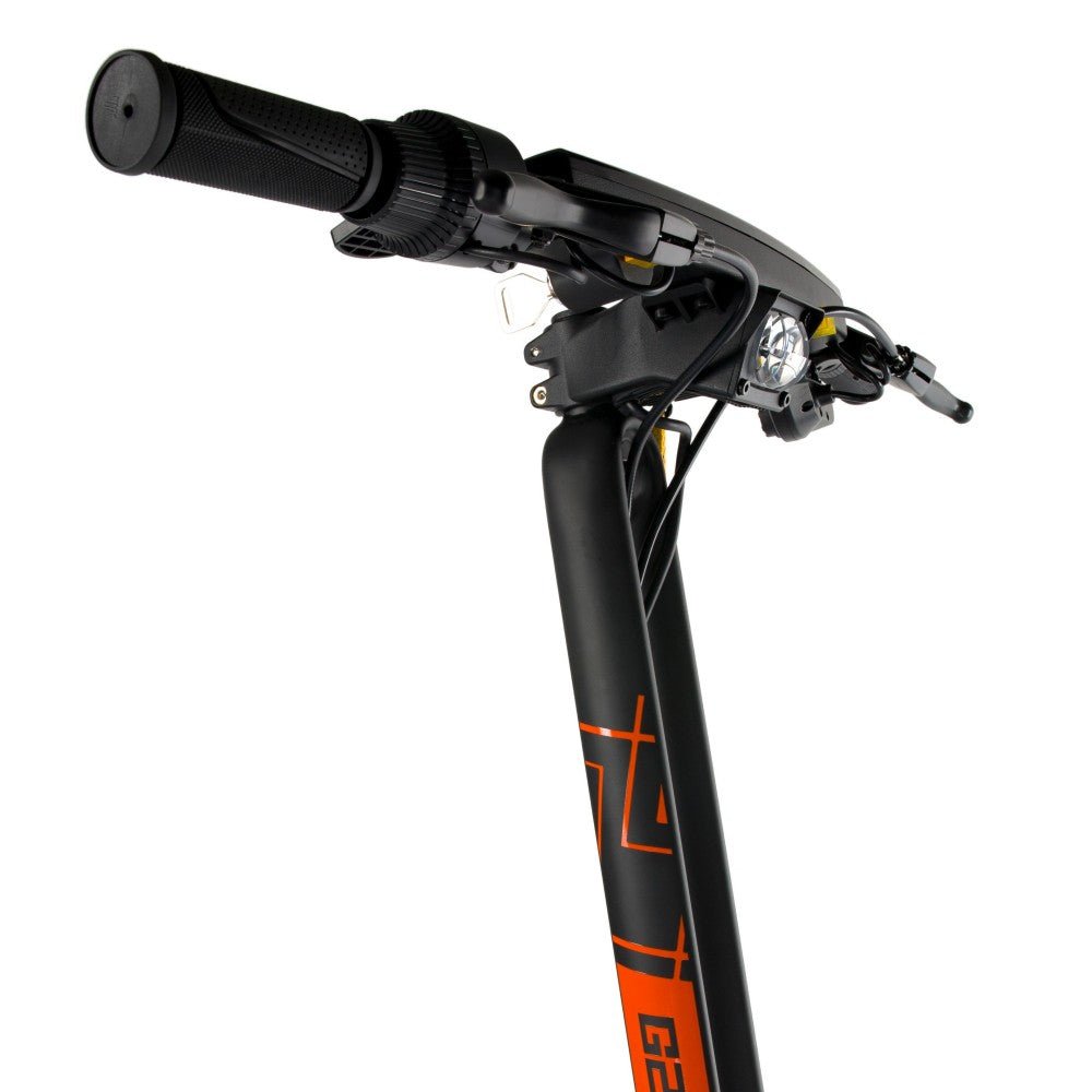 KuKirin G2 Ultra handlebar grip and controls
