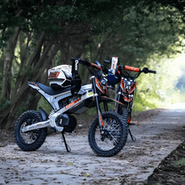 Person standing with the KuKirin X1 electric dirt bike