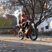 Woman standing with the Onemile P40 Pro fat-tyre e-bike in a park