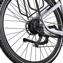 OneSport OT05 Pro gears and chain in white in close-up