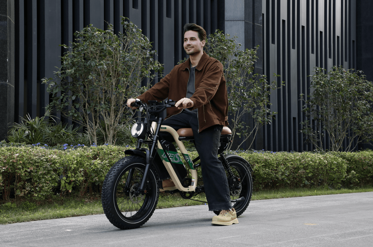 Man standing with the OneSport W66 fat-tyre e-bike on a street