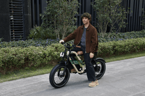 Man standing with the OneSport W66 fat-tyre e-bike in a park