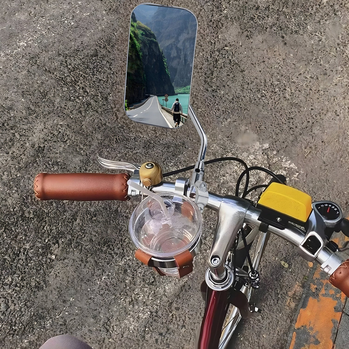 Smart rear-view mirror Classic Edition on a bicycle outdoors