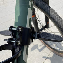 Smart child seat Pro on the bicycle, angled view