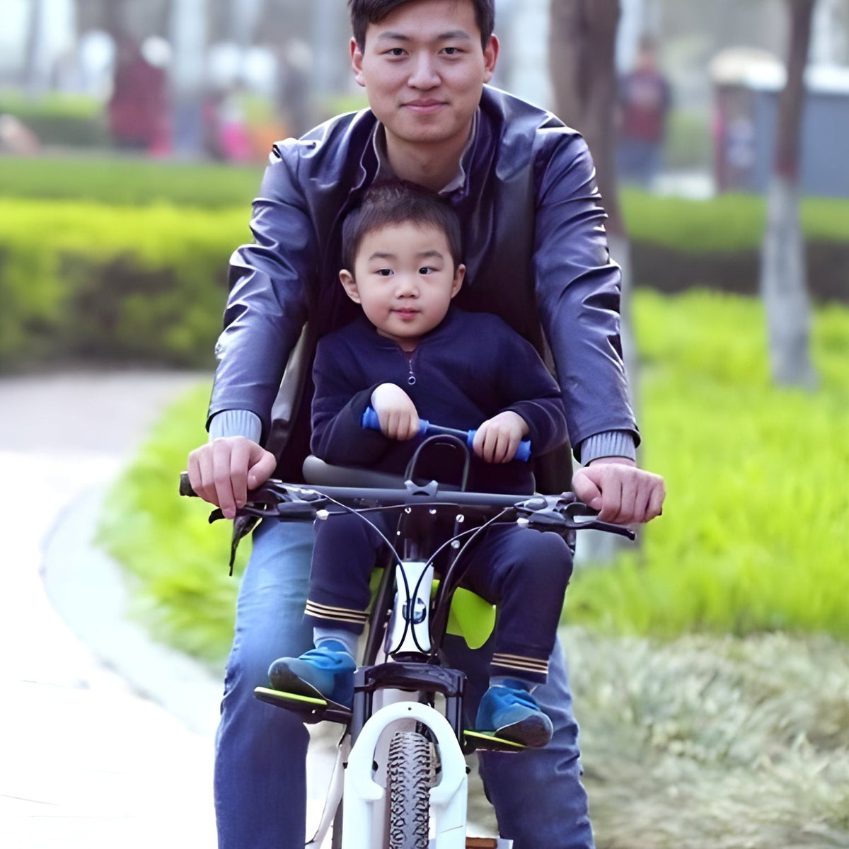 Smart child seat for bike frames in use