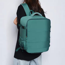 Smart backpack Splash Edition in green, worn by a person