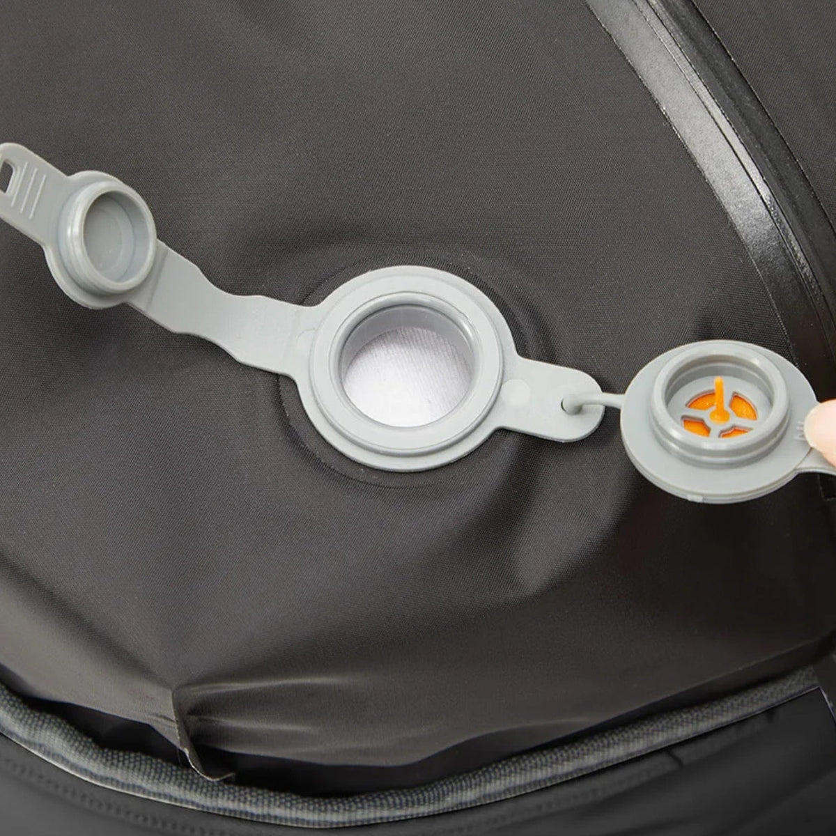 Vacuum compression valve on smart backpack Vacuum Edition