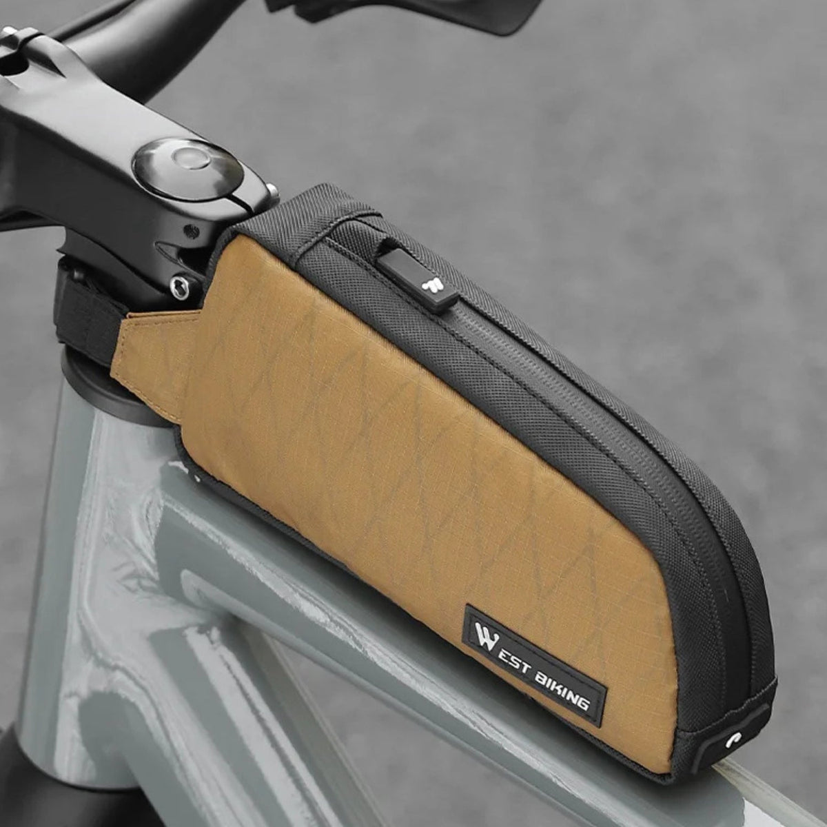 Smart top tube bag for e-bikes in brown on the bicycle, angled view