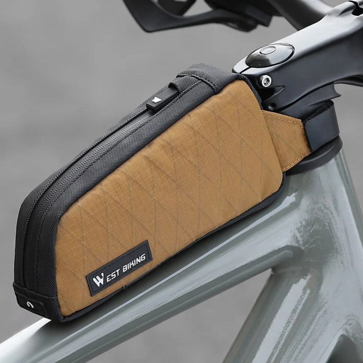 Smart top tube bag for e-bikes in brown on a bicycle, side view