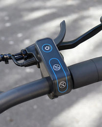 VIPCOO VS6 Pro handlebar grip and controls