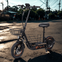 Wheely H14 electric scooter, front three-quarter view