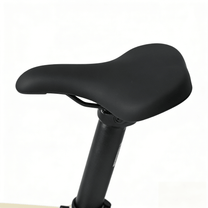 YANGOR H19 saddle against a white background