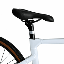 YANGOR H700 saddle in white